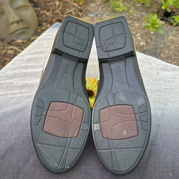 🩷 NAOT; Stylish Ankle Booties in Lt. Gray Snakeskin & Dk. Gray Leather; Sz. 7.5 - Picture 5 of 9